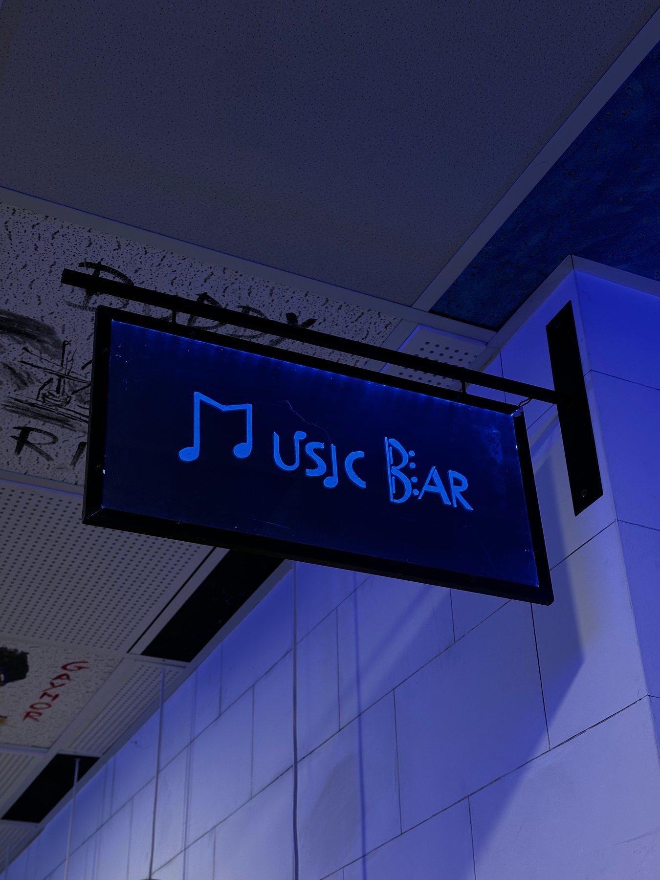 L'insegna del Music Bar
