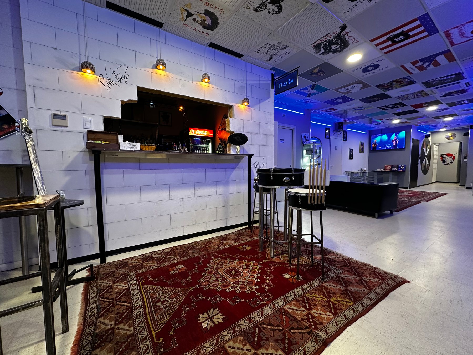 Bar "The Wall" e terrazza